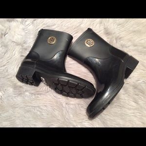 Tommy Hilfiger rain boots size 9